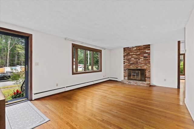 22 Hillview Rd, North Reading, MA 01864