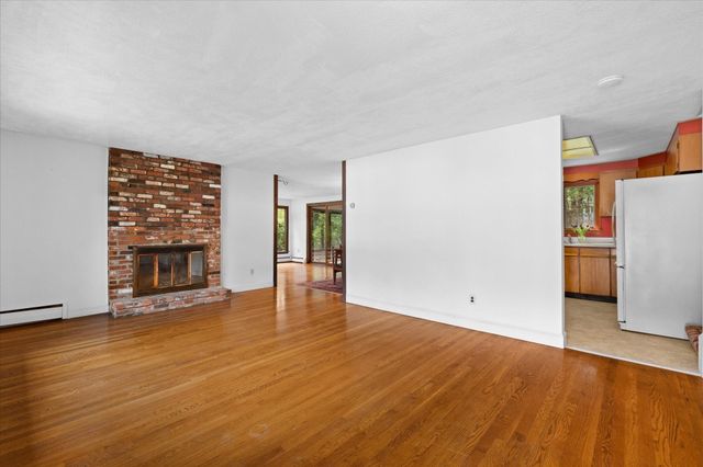 22 Hillview Rd, North Reading, MA 01864