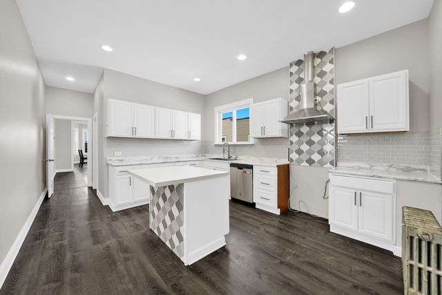 3849 S Albany Avenue, Chicago, IL 60632