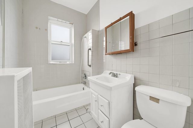 3849 S Albany Avenue, Chicago, IL 60632