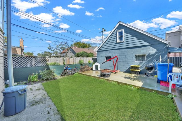 3849 S Albany Avenue, Chicago, IL 60632