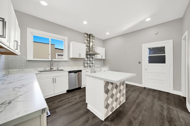 3849 S Albany Avenue, Chicago, IL 60632