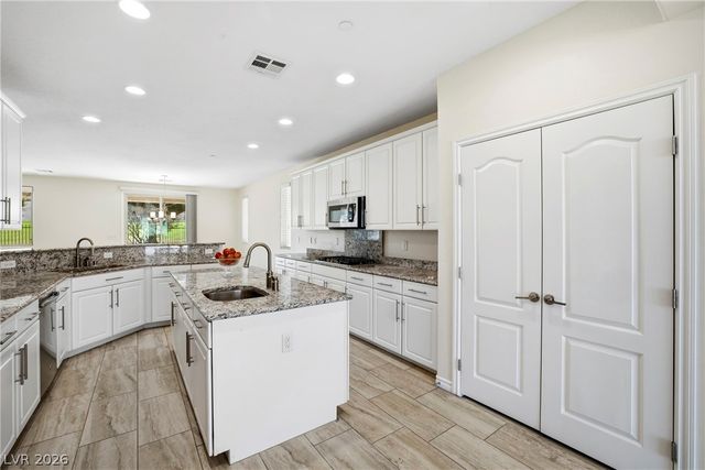 948 Olivia Parkway, Henderson, NV 89011