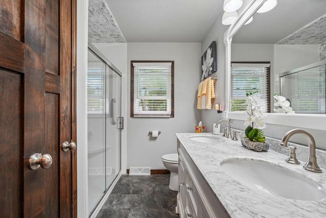 1009 Canterbury LANE, Waukesha, WI 53188