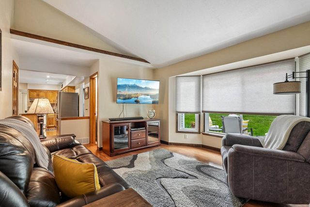 1009 Canterbury LANE, Waukesha, WI 53188