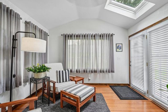 1009 Canterbury LANE, Waukesha, WI 53188