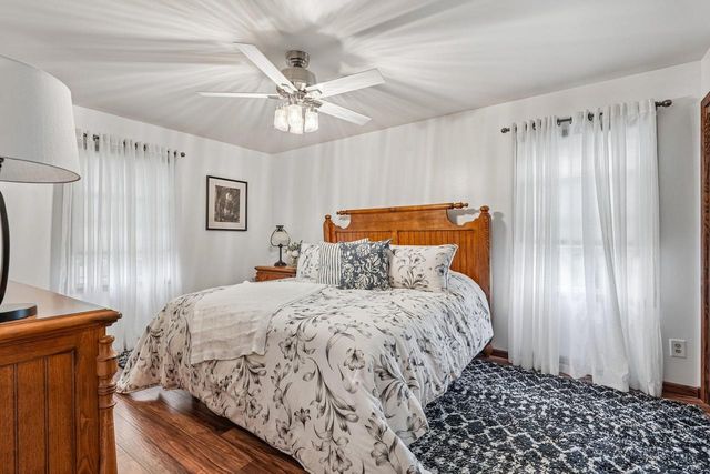 1009 Canterbury LANE, Waukesha, WI 53188