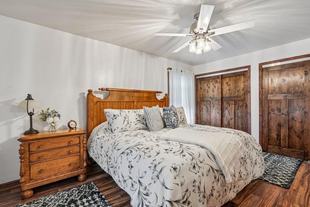 1009 Canterbury LANE, Waukesha, WI 53188