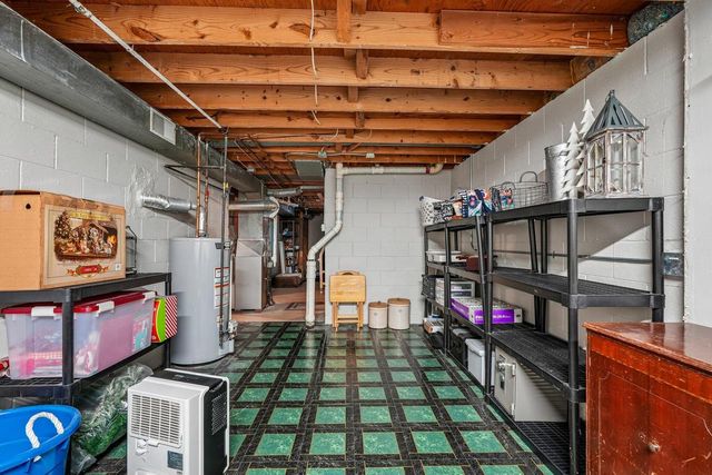1009 Canterbury LANE, Waukesha, WI 53188