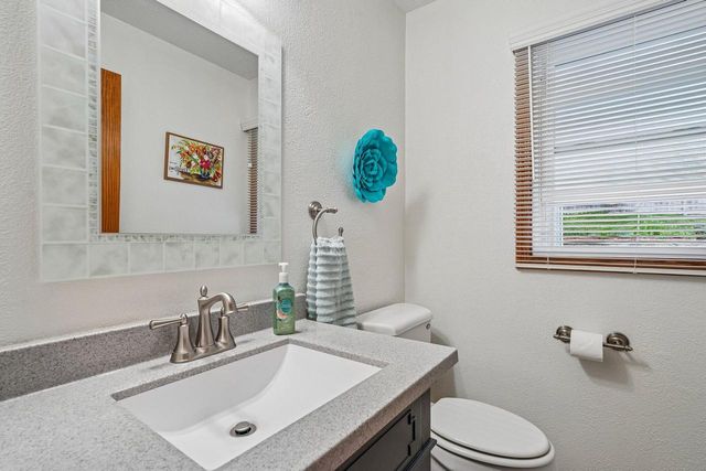1009 Canterbury LANE, Waukesha, WI 53188