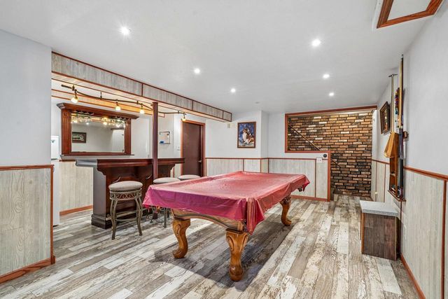 1009 Canterbury LANE, Waukesha, WI 53188
