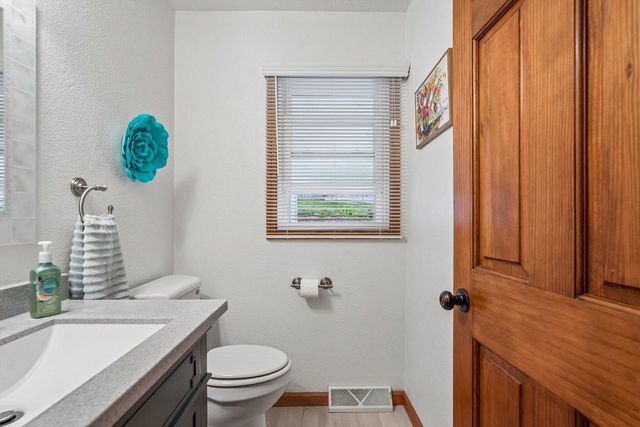 1009 Canterbury LANE, Waukesha, WI 53188