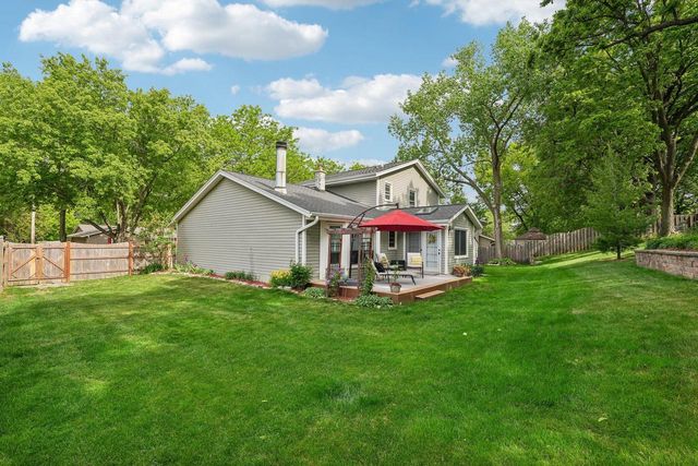 1009 Canterbury LANE, Waukesha, WI 53188