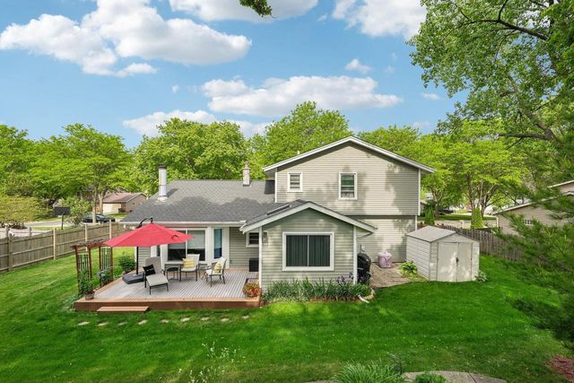 1009 Canterbury LANE, Waukesha, WI 53188