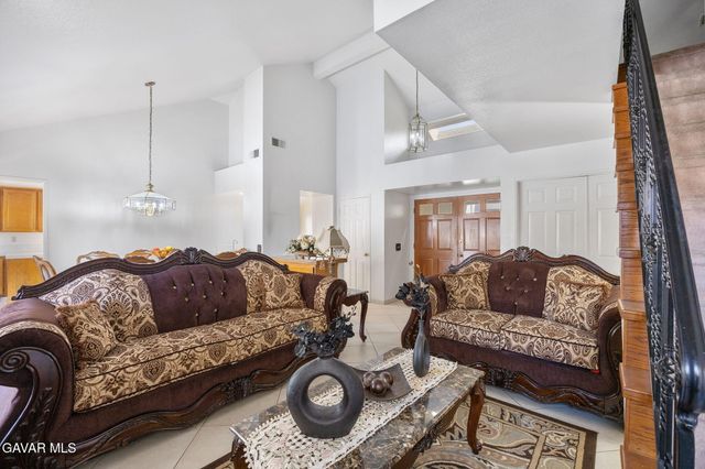13709 Grand Isle Drive, Moorpark, CA 93021