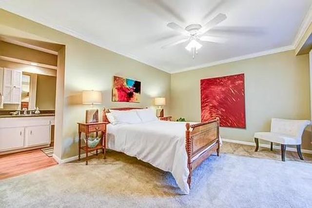 10220 Memorial Drive D32, Houston, TX 77024