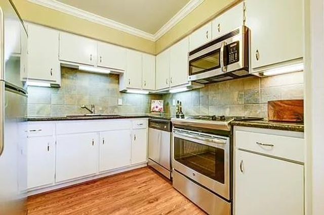 10220 Memorial Drive D32, Houston, TX 77024