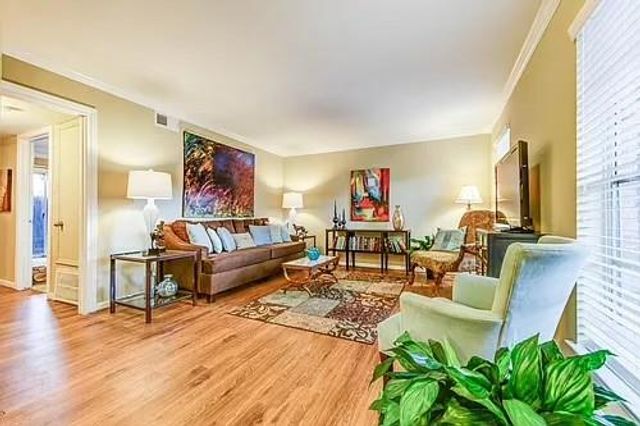 10220 Memorial Drive D32, Houston, TX 77024
