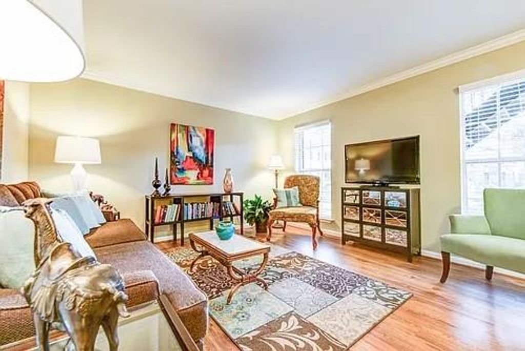 10220 Memorial Drive D32, Houston, TX 77024