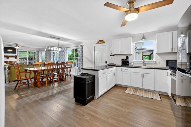 405 Robin Hood LN, Granite Shoals, TX 78654