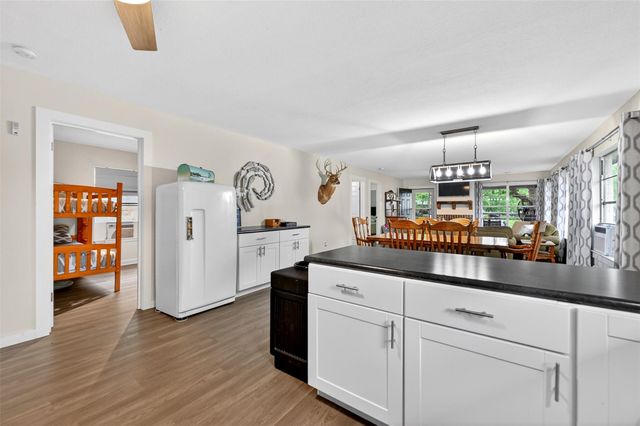 405 Robin Hood LN, Granite Shoals, TX 78654