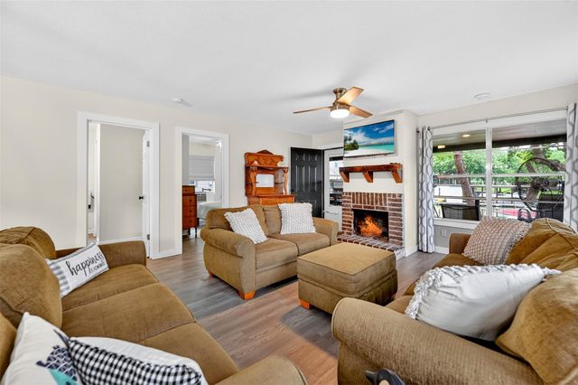 405 Robin Hood LN, Granite Shoals, TX 78654