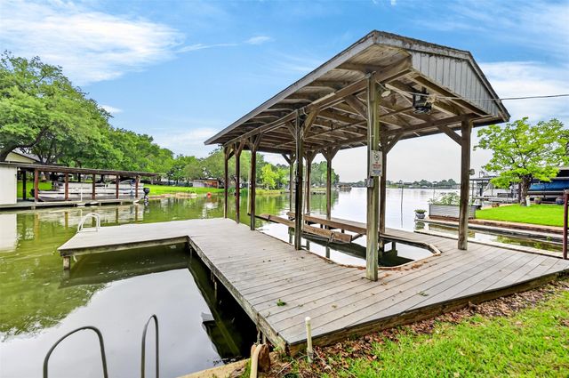 405 Robin Hood LN, Granite Shoals, TX 78654