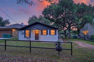 405 Robin Hood LN, Granite Shoals, TX 78654