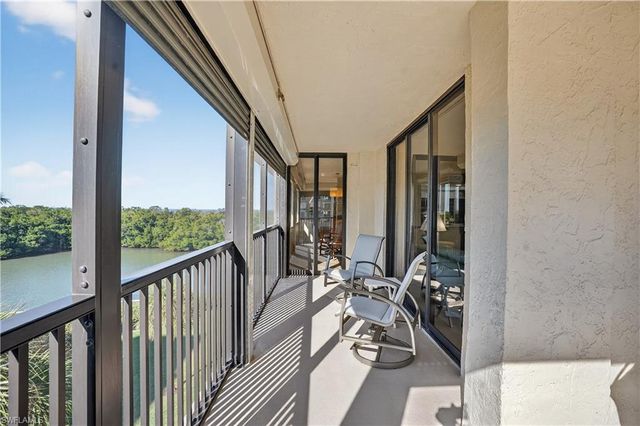 15 Bluebill AVE # 301, Naples, FL 34108