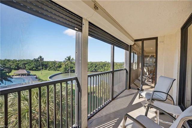 15 Bluebill AVE # 301, Naples, FL 34108