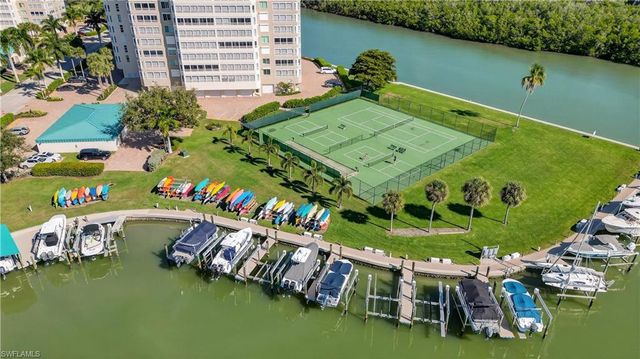 15 Bluebill AVE # 301, Naples, FL 34108