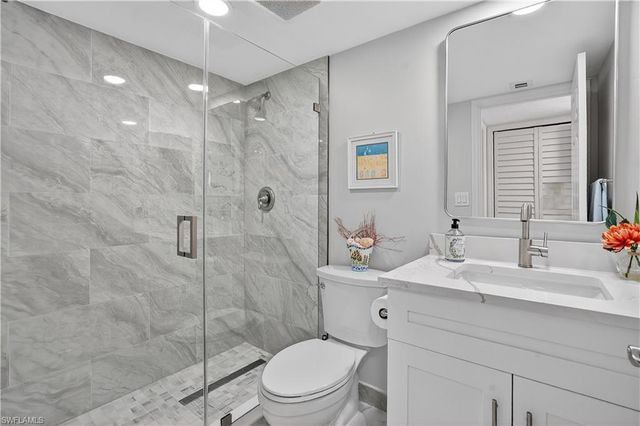 15 Bluebill AVE # 301, Naples, FL 34108