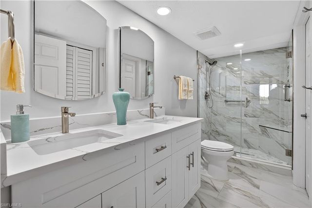 15 Bluebill AVE # 301, Naples, FL 34108