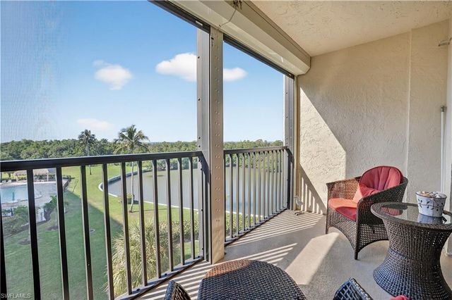 15 Bluebill AVE # 301, Naples, FL 34108