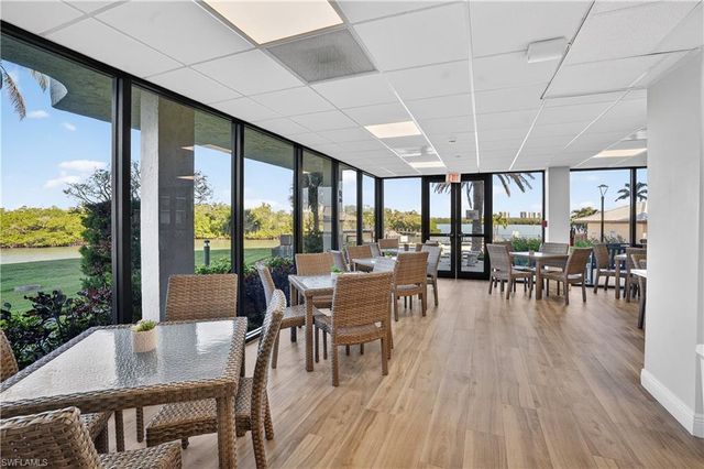 15 Bluebill AVE # 301, Naples, FL 34108