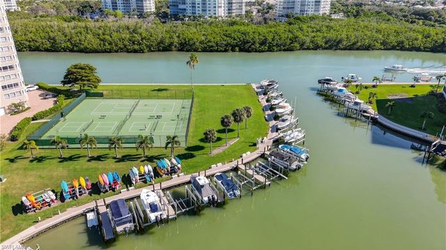 15 Bluebill AVE # 301, Naples, FL 34108