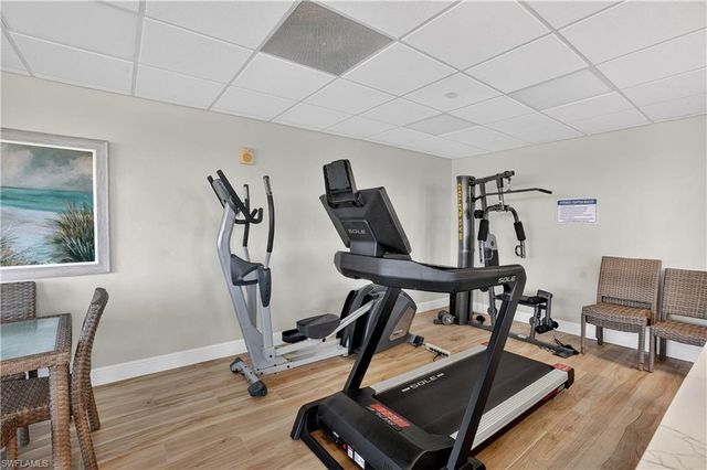 15 Bluebill AVE # 301, Naples, FL 34108