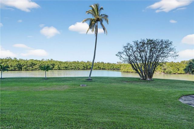 15 Bluebill AVE # 301, Naples, FL 34108