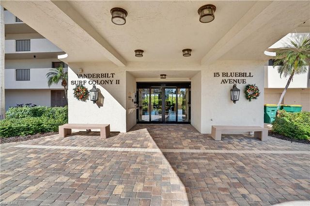 15 Bluebill AVE # 301, Naples, FL 34108