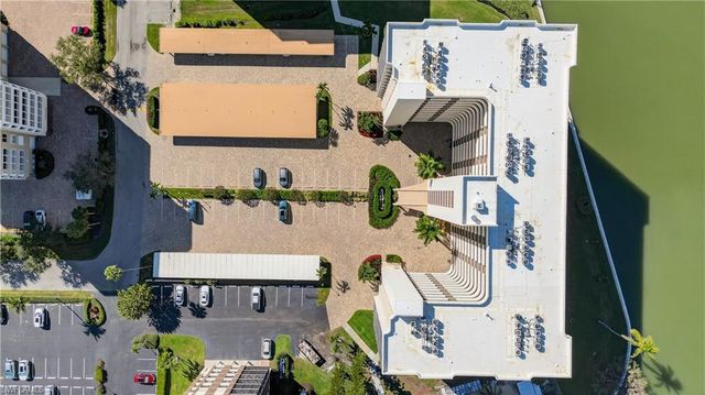 15 Bluebill AVE # 301, Naples, FL 34108