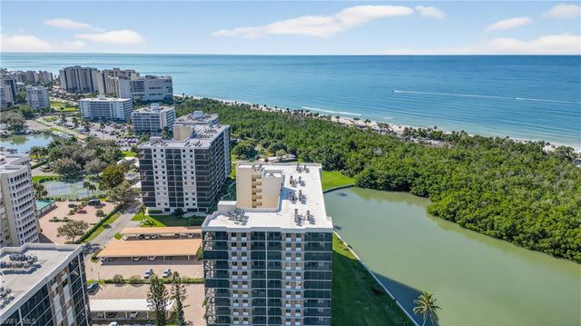 15 Bluebill AVE # 301, Naples, FL 34108