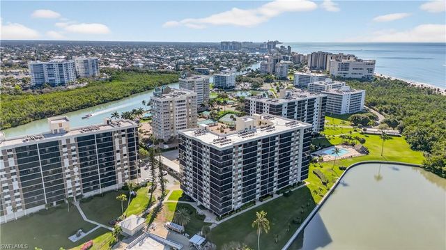 15 Bluebill AVE # 301, Naples, FL 34108