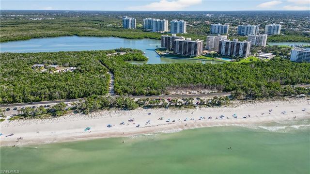 15 Bluebill AVE # 301, Naples, FL 34108