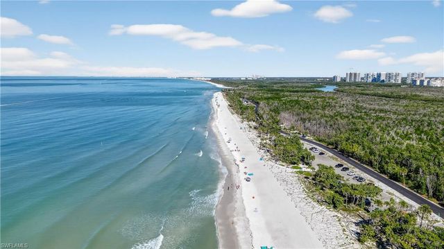 15 Bluebill AVE # 301, Naples, FL 34108