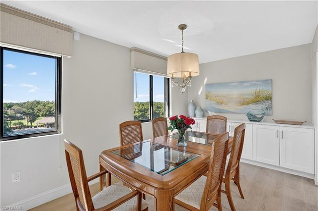 15 Bluebill AVE # 301, Naples, FL 34108