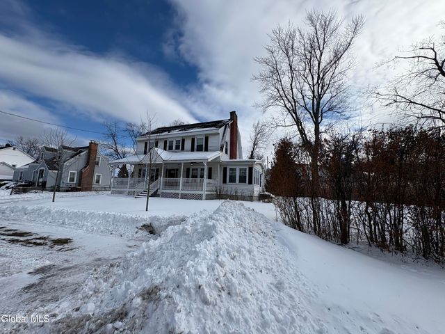 2 Hampton Avenue, East Greenbush, NY 12144