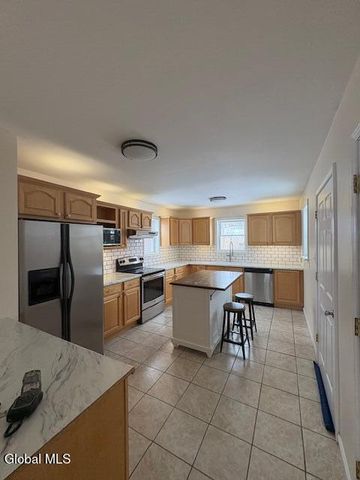 2 Hampton Avenue, East Greenbush, NY 12144