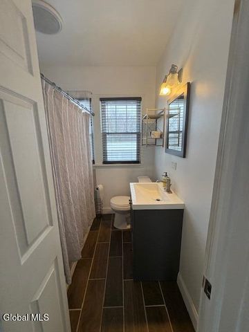 2 Hampton Avenue, East Greenbush, NY 12144