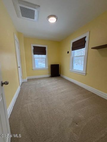 2 Hampton Avenue, East Greenbush, NY 12144