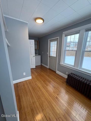 2 Hampton Avenue, East Greenbush, NY 12144